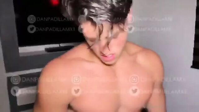 Daniel Padilla teniendo sexo