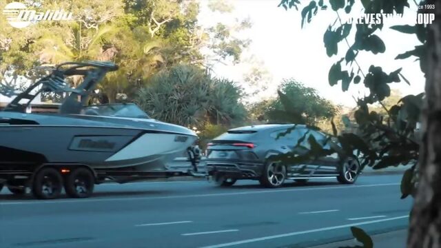 Malibu 23 LSV & Lamborgini Urus . Правильный тандем.