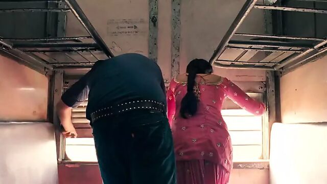 Parineeti Chopra Train Sex Scene Ishaqzaade (2012) Movie